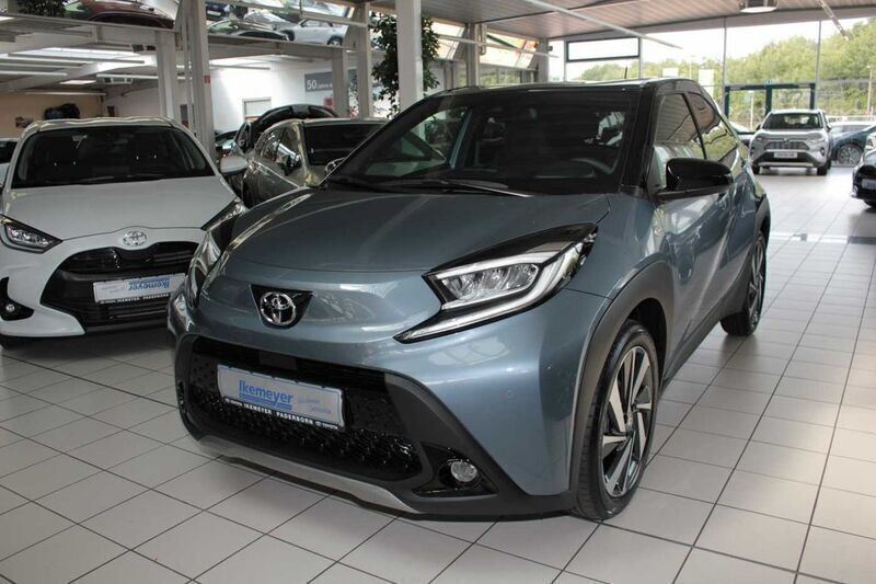 Celestite grey metallic Neu 2024 Toyota Aygo X-plore Kleinwagen | 20.950 € - Bild 1/4