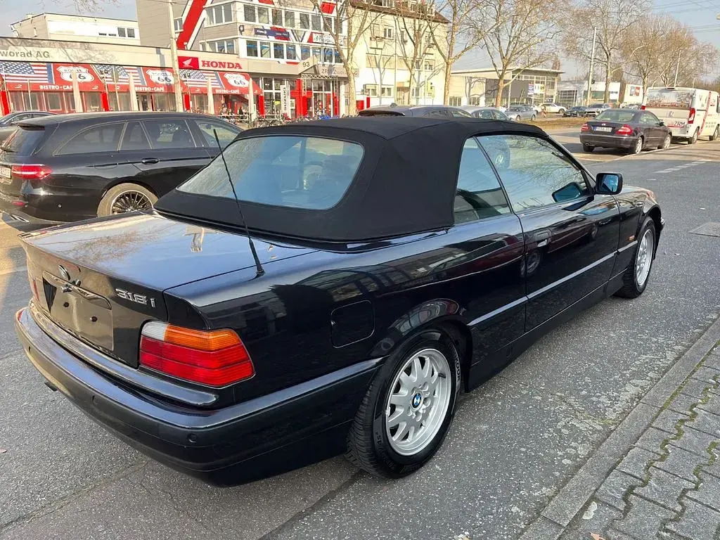 Gebraucht BMW 318 116 PS (85 kW) 1999 Cosmosschwarzmetallic (metallic) Cabrio