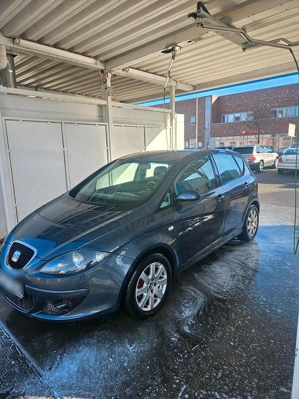 Grau Gebraucht 2008 Seat Altea Comfort Limousine | 1.699 € (Fairer Preis) - Bild 1/4