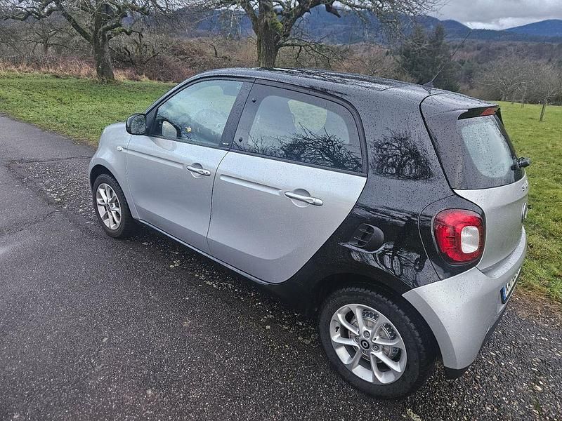 Gebraucht Smart ForFour Passion 71 PS (52 kW) 2016 Silber Kleinwagen