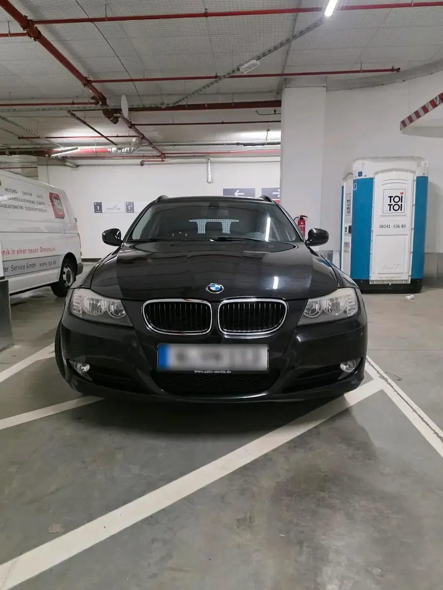 Gebraucht BMW 320 177 PS (130 kW) 2010 Schwarz Kombi