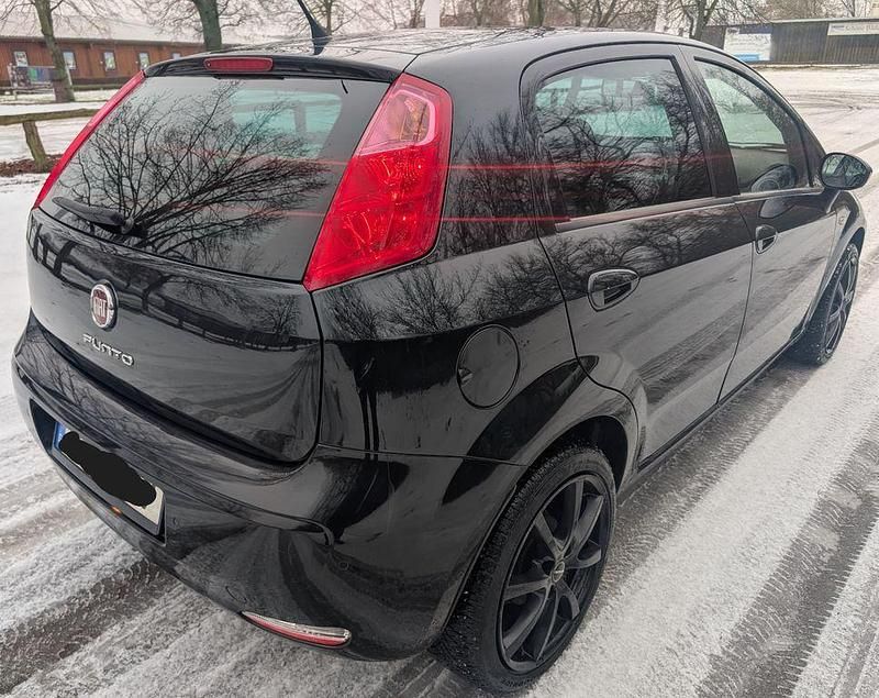 Gebraucht Fiat Punto 69 PS (50 kW) 2016 Schwarz Kleinwagen
