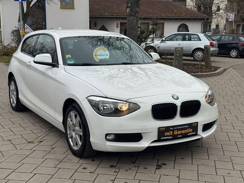 Gebraucht BMW 114 Advantage 102 PS (75 kW) 2013 Weiß Kleinwagen
