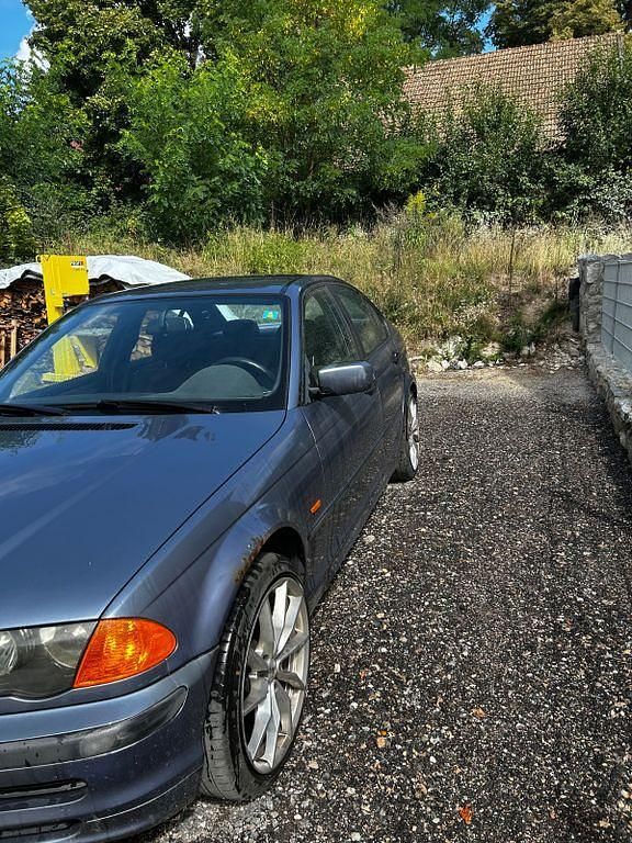 Gebraucht BMW 318 118 PS (86 kW) 1999 Blau Limousine