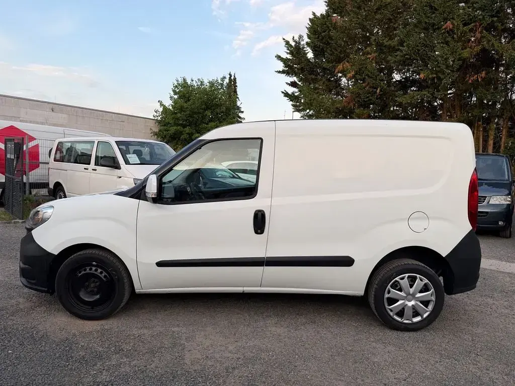 Gebraucht Fiat Doblò 120 PS (88 kW) 2017 Weiß Van / Kleinbus