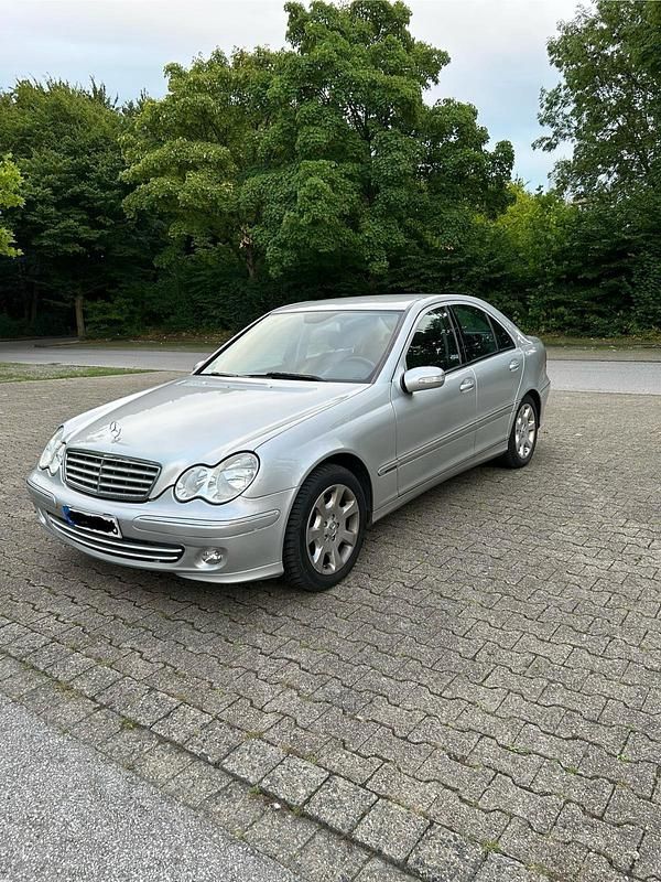 Silber Gebraucht 2005 Mercedes C180 Limousine | 3.700 € (Fairer Preis) - Bild 1/4