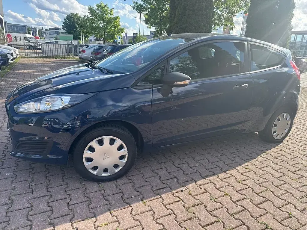 Gebraucht Ford Fiesta Ambiente 60 PS (44 kW) 2016 Blau Kleinwagen