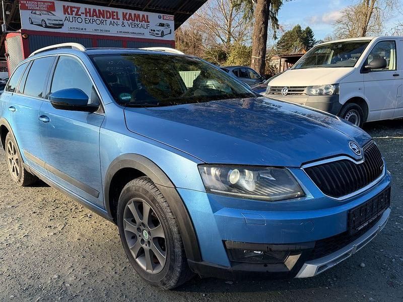 Blau Gebraucht 2015 Skoda Octavia Scout 4x4 Kombi | 9.499 € (Superpreis) - Bild 1/4