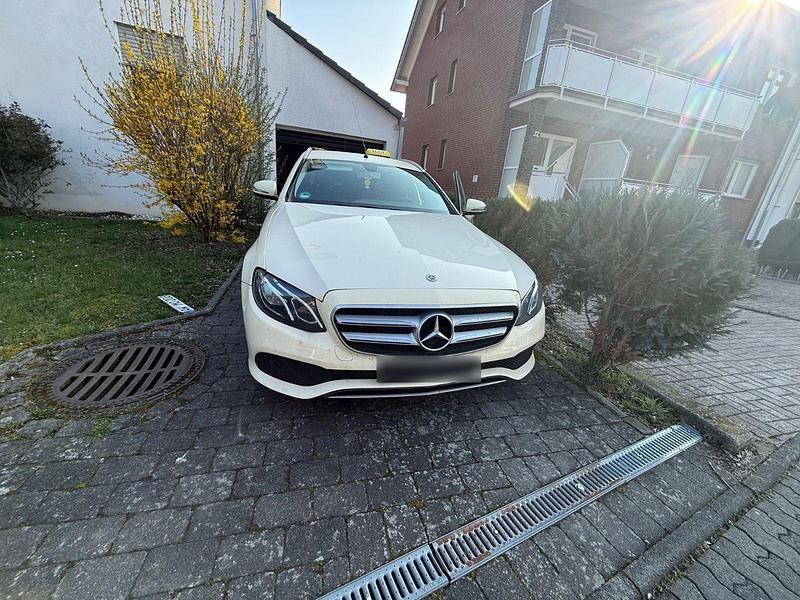 Gebraucht Mercedes E200 150 PS (110 kW) 2018 Beige Kombi