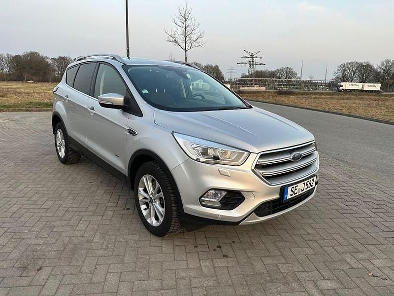 Gebraucht Ford Kuga Titanium 150 PS (110 kW) 2017 Silber SUV