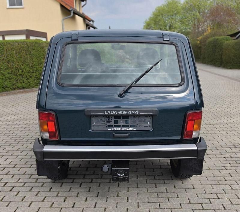 Second-hand Lada niva 82 CP (60 kW) 2010 Verde SUV