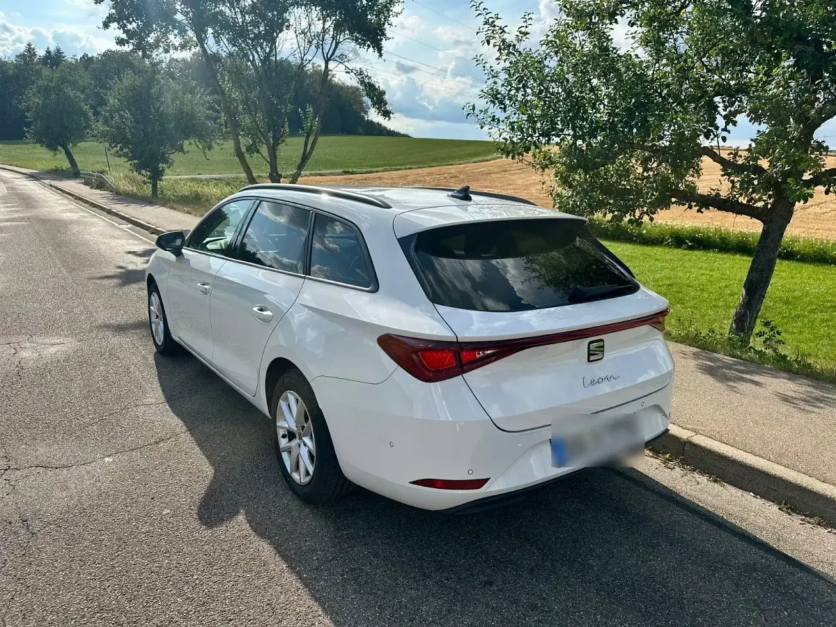 Gebraucht Seat Leon 150 PS (110 kW) 2022 Weiß Kombi