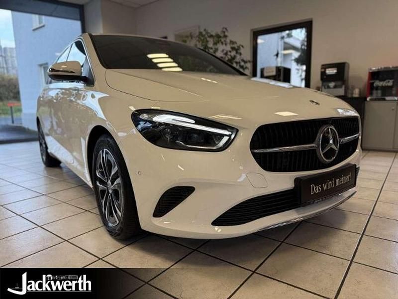 Gebraucht Mercedes B200 Progressive 163 PS (119 kW) 2024 Unilack polarweiß Van / Kleinbus