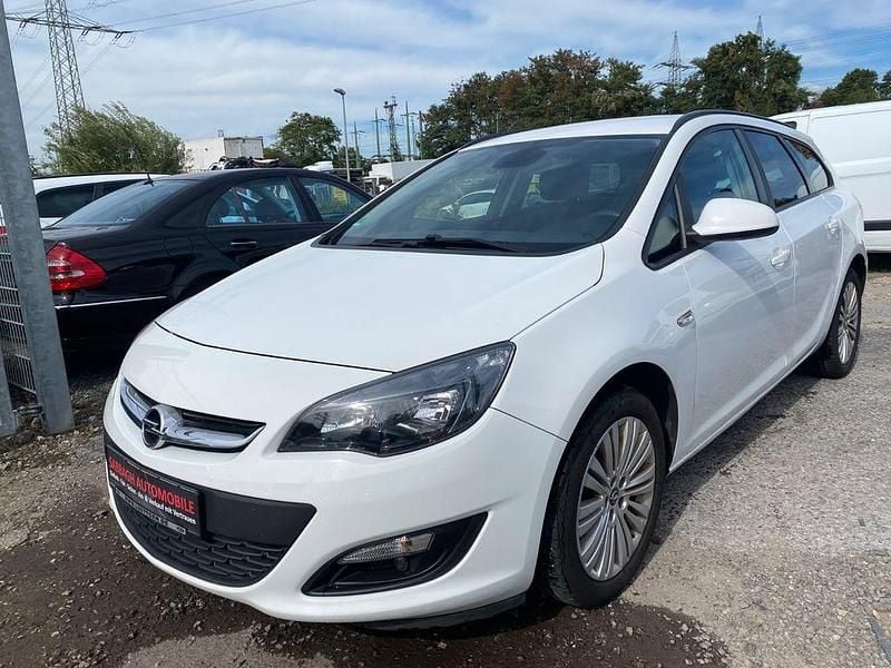 Perlweiß Gebraucht 2015 Opel Astra Style Kombi | 5.950 € (Fairer Preis) - Bild 1/4