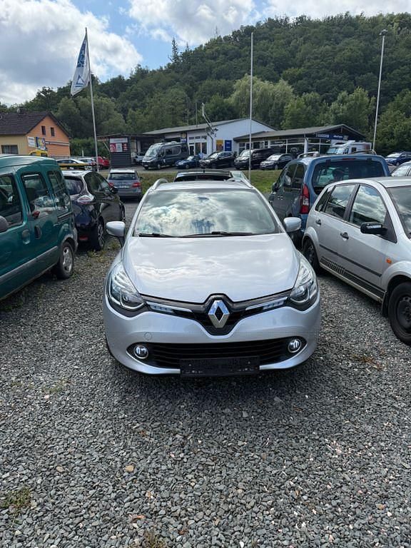 Grau Gebraucht 2014 Renault Clio IV Dynamique Limousine | 6.990 € (Etwas zu teuer) - Bild 1/4