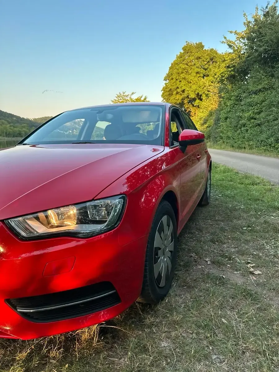 Gebraucht Audi A3 105 PS (77 kW) 2013 Rot Kleinwagen