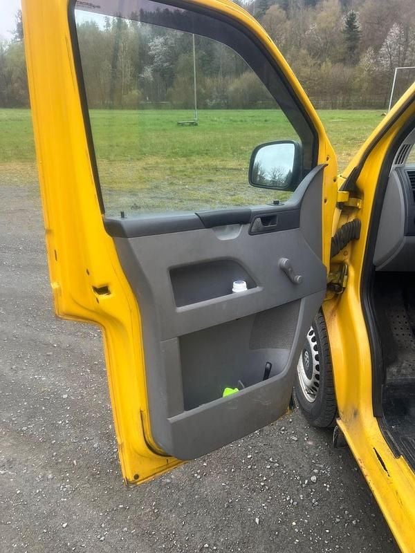 Second-hand VW Transporter 86 CP (63 kW) 2005 Galben Van