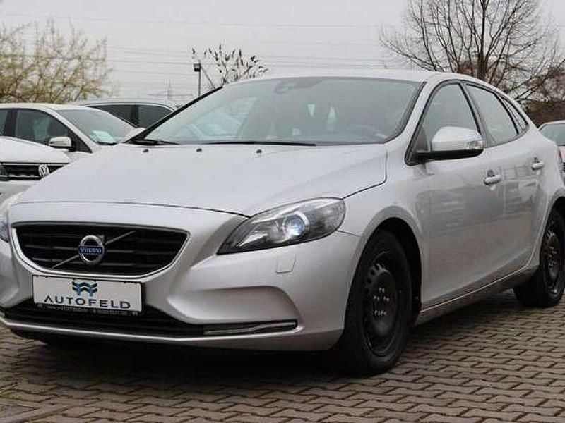Gebraucht Volvo V40 You! 120 PS (88 kW) 2015 Silber Limousine