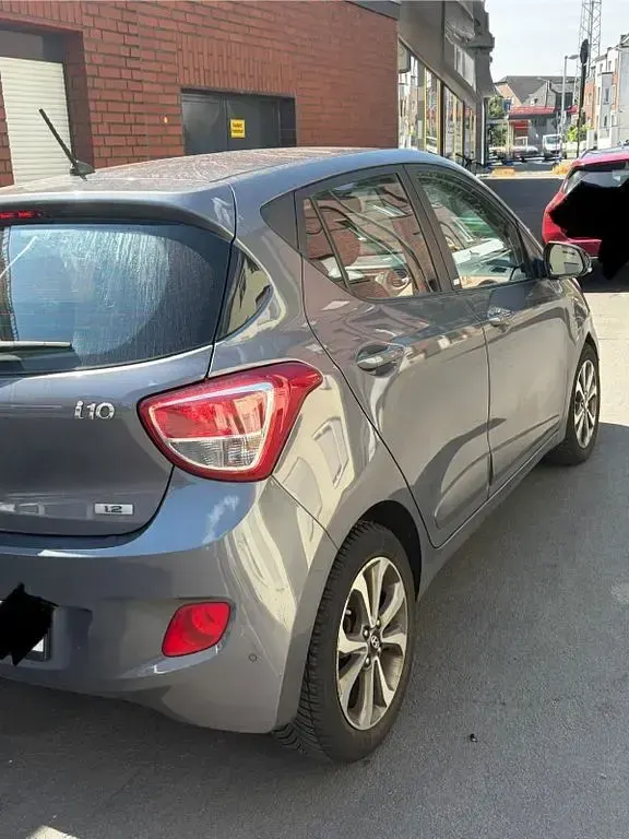 Gebraucht Hyundai i10 Edition 87 PS (63 kW) 2014 Grau Kleinwagen