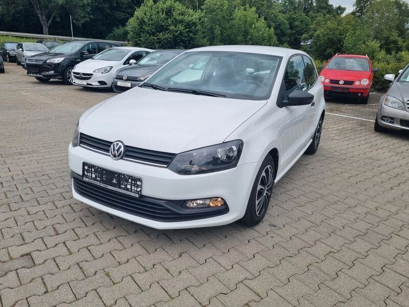 Weiß Gebraucht 2016 VW Polo Trendline Kleinwagen | 6.300 € (Guter Preis) - Bild 1/4