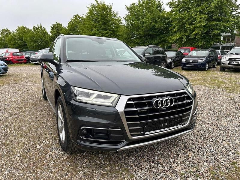 Grau Gebraucht 2019 Audi Q5 Design SUV | 25.999 € (Fairer Preis) - Bild 1/4