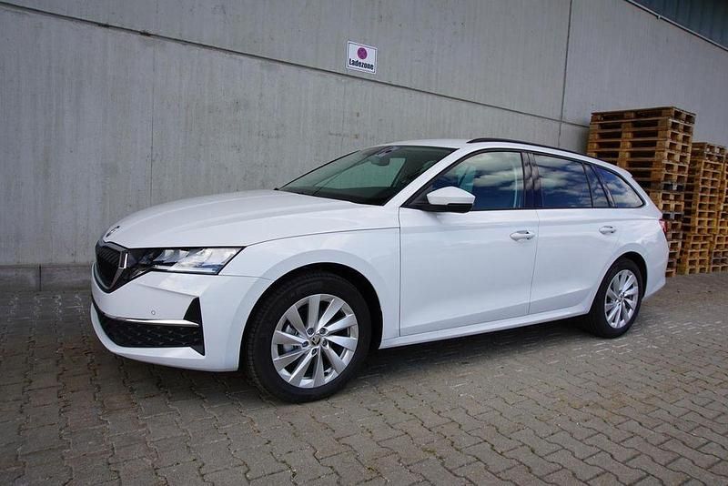 Neu Skoda Octavia 150 PS (110 kW) 2025 Moonweiss metallic Kombi