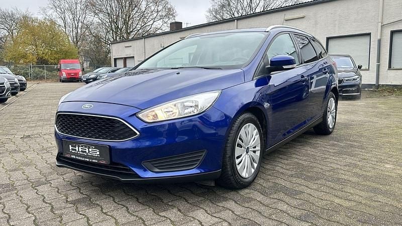 Blau Gebraucht 2017 Ford Focus Trend Kombi | 6.990 € (Guter Preis) - Bild 1/4
