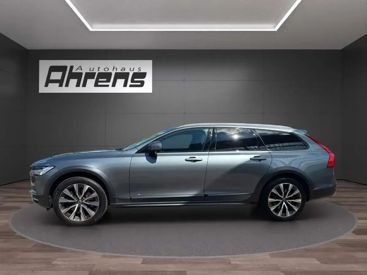 Używany Volvo V90 CC Basis 235 KM (172 kW) 2018 Szary Kombi