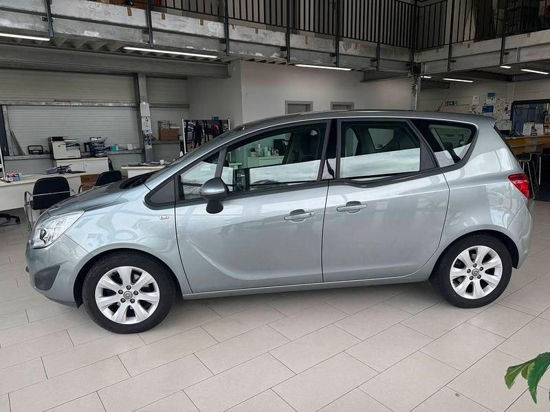 Gebraucht Opel Meriva Edition 120 PS (88 kW) 2010 Silber Van / Kleinbus