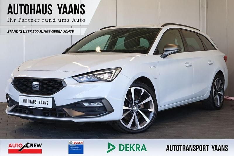 Weiß Gebraucht 2022 Seat Leon ST FR Kombi | 18.389 € (Superpreis) - Bild 1/4
