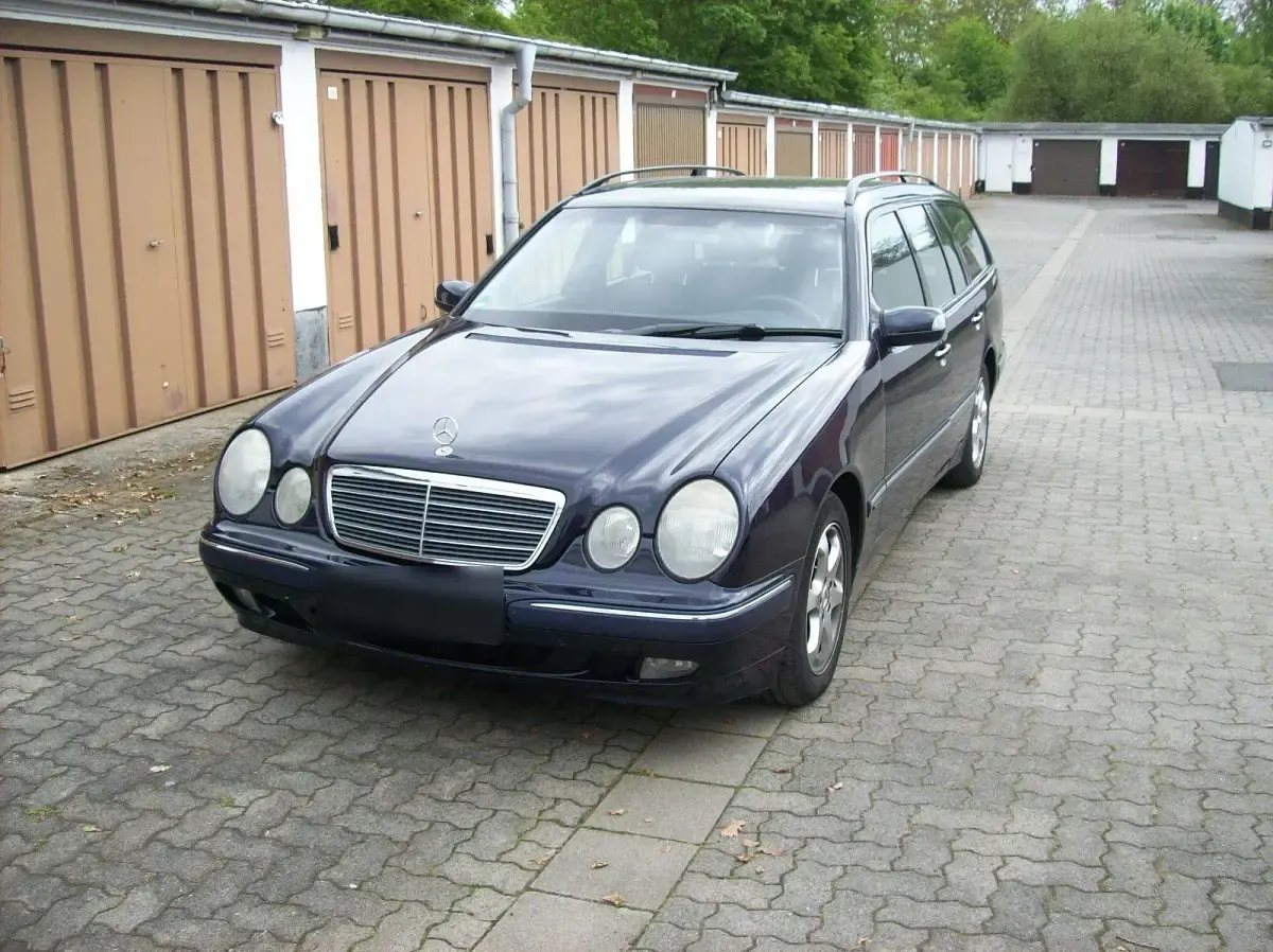 Gebraucht Mercedes E240 170 PS (125 kW) 2003 Blau Kombi