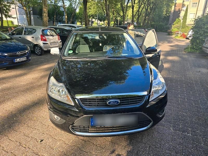 Schwarz Gebraucht 2009 Ford Focus Ghia Kombi | 3.800 € - Bild 1/4