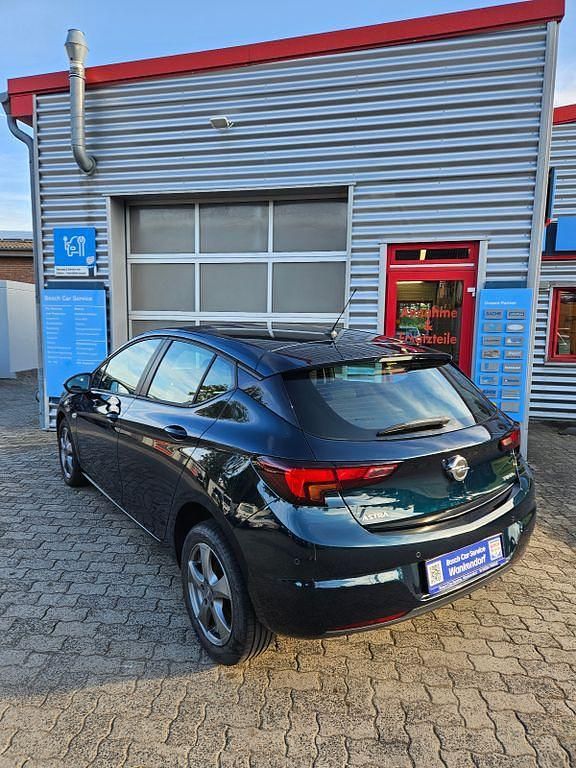 Gebraucht Opel Astra Edition 125 PS (91 kW) 2016 Carragreen Limousine