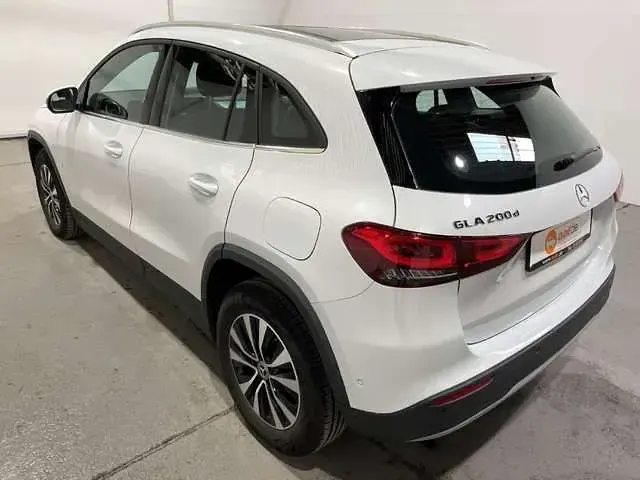 Gebraucht Mercedes GLA200 150 PS (110 kW) 2022 Silber SUV