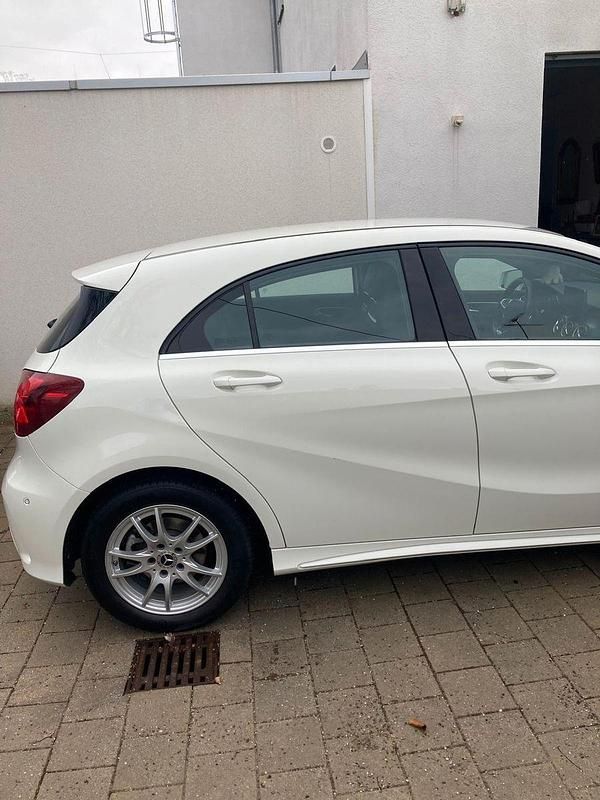 Gebraucht Mercedes 200 AMG line 156 PS (114 kW) 2018 Weiß Kombi