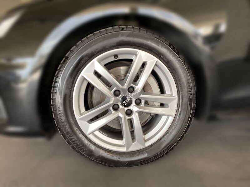 Gebraucht Audi A4 S-Line 204 PS (150 kW) 2023 Mythosschwarz metallic Limousine