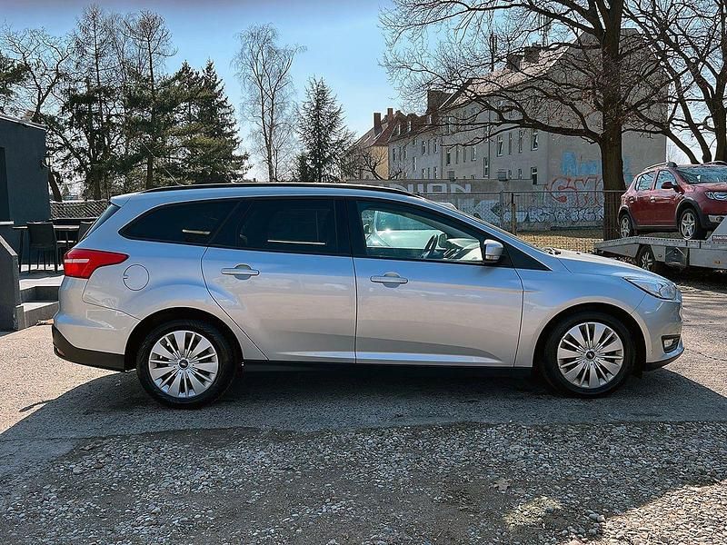 Gebraucht Ford Focus Business Edition 120 PS (88 kW) 2016 Silber Kombi