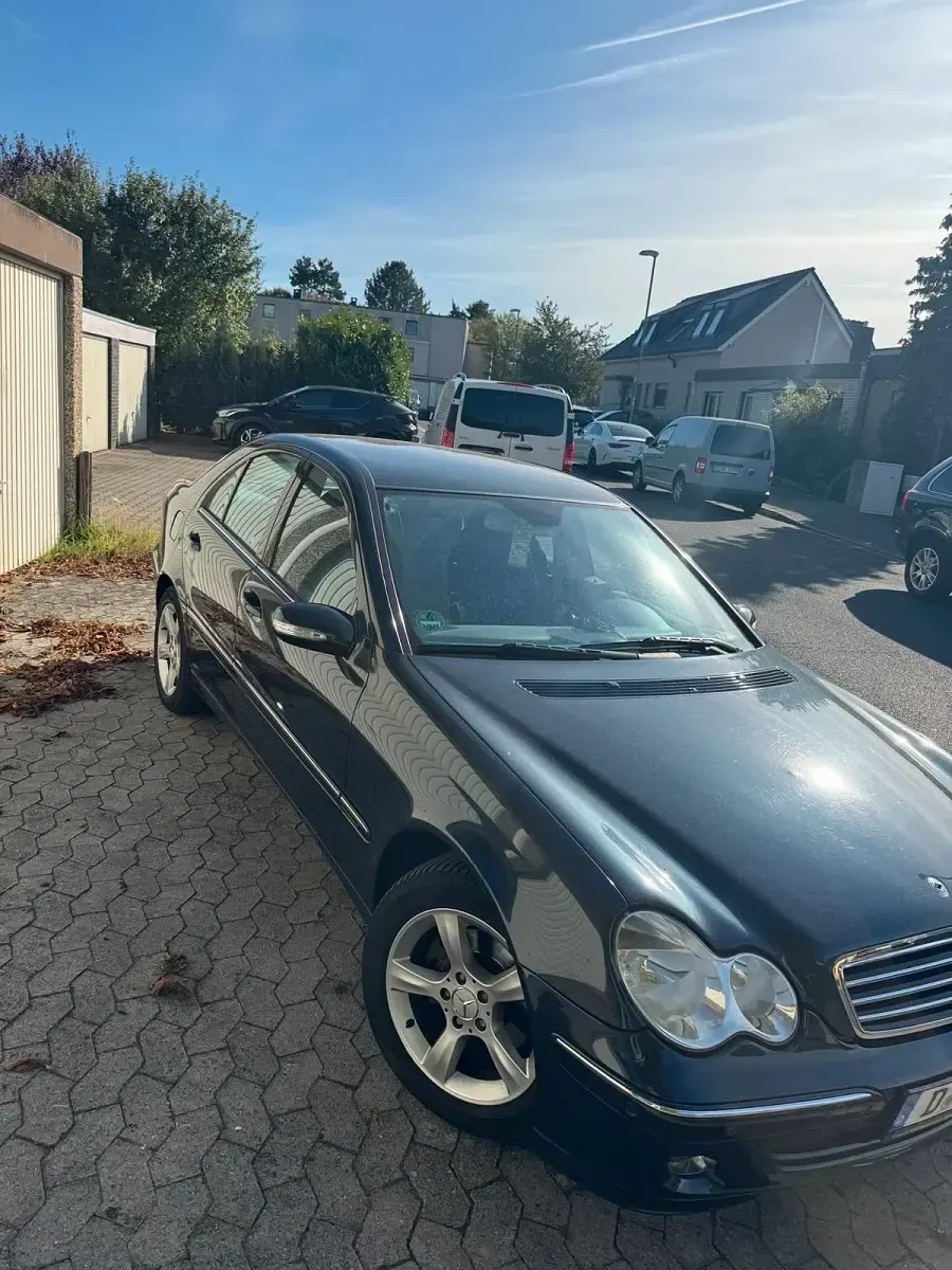 Gebraucht Mercedes 180 143 PS (105 kW) 2004 Blau Limousine