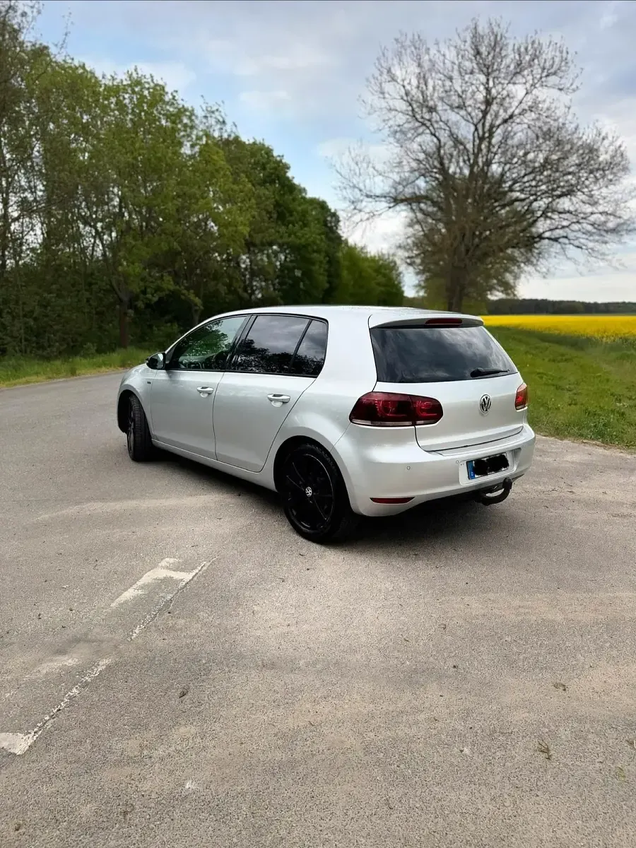 Gebraucht VW Golf VII 105 PS (77 kW) 2012 Silber Limousine