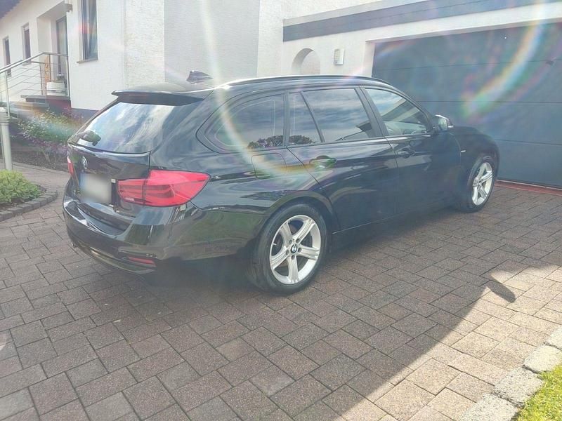 Gebraucht BMW 320 Sport Line 190 PS (139 kW) 2017 Schwarz Kombi