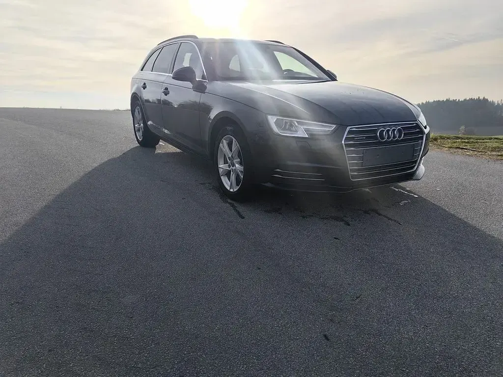 Gebraucht Audi A4 Sport 218 PS (160 kW) 2016 Blau Kombi