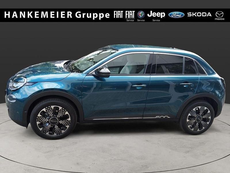 Neu Fiat 600 La Prima 110 PS (80 kW) 2025 Grün SUV