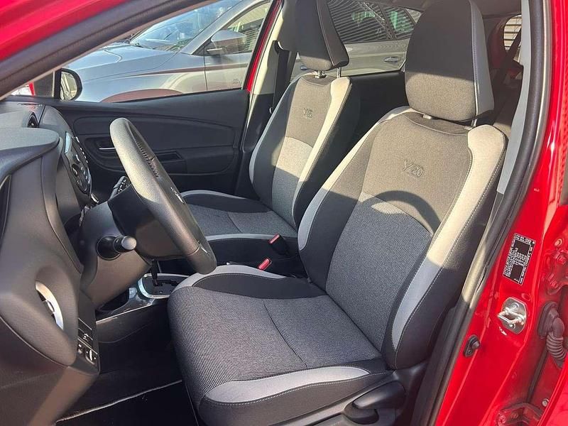 Gebraucht Toyota Yaris Hybrid Team 101 PS (74 kW) 2020 Super red v Kleinwagen