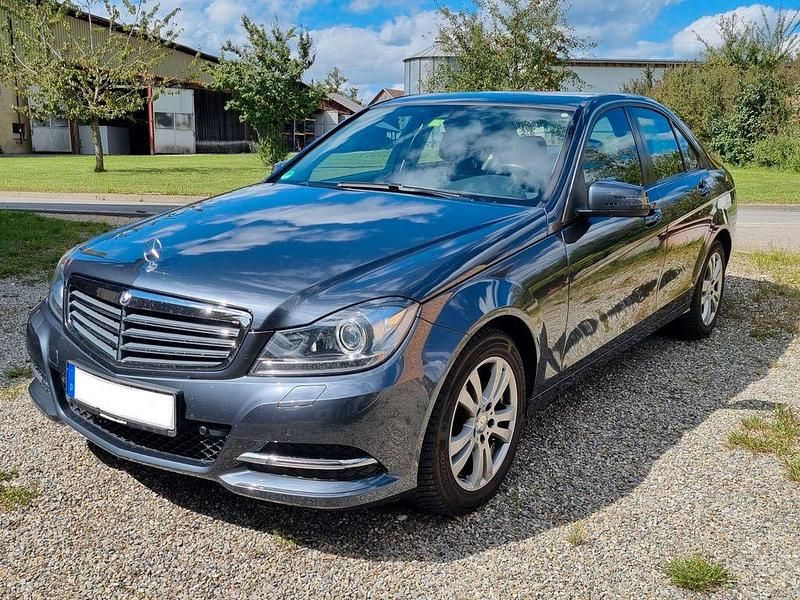 Grau Gebraucht 2013 Mercedes C200 Limousine | 12.000 € (Fairer Preis) - Bild 1/1