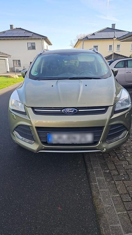 Gebraucht Ford Kuga 140 PS (102 kW) 2014 Grün SUV