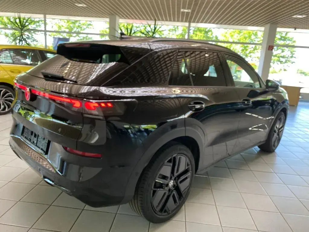Neu VW T-Roc R-line 150 PS (110 kW) 2026 Grenadillschwarz metallic SUV