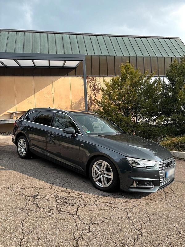 Gebraucht Audi A4 S-Line 190 PS (139 kW) 2019 Grau Kombi