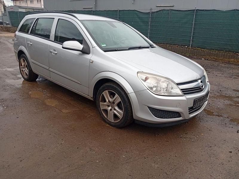 Gebraucht Opel Astra Edition 110 PS (80 kW) 2008 Silber Limousine