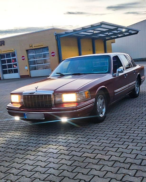 Rot Gebraucht 1991 Lincoln Town Car Limousine | 2.850 € - Bild 1/4