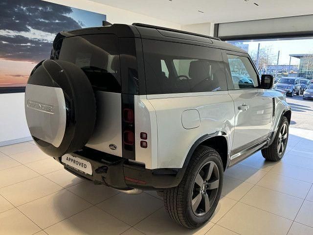 Gebraucht Land Rover Defender Black Edition 252 PS (185 kW) 2023 Hakuba silver (silber) SUV